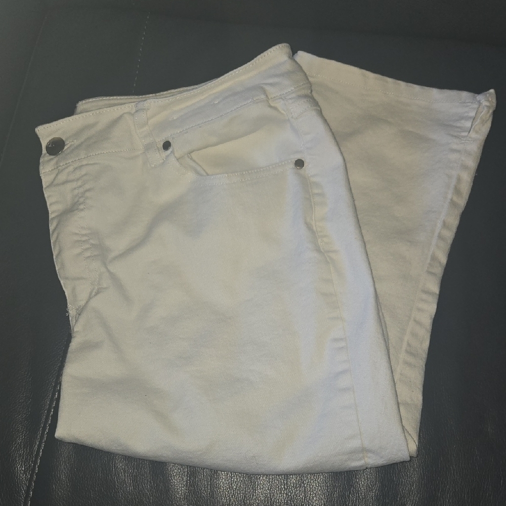 d. jeans Women's Cream Capris